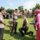 Anggota Polres Jombang Naik Pangkat, Tradisi Siraman Kembang Warnai Upacara Kenaikan Pangkat