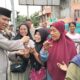 Polsek Patumbak Bagikan Takjil Sambil Imbau Pengendara Tertib Berlalu Lintas