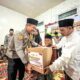 Kapolres Jombang Serahkan Bansos dan Santunan Anak Yatim