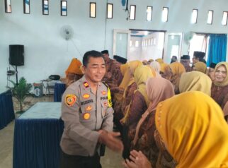 Kapolsek Yosowilangun Hadiri Pelantikan PWRI