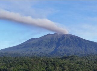 Gunung Raung Erupsi 49 Kali, Pendakian Ditutup Sementara