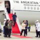 Wapres Gibran Rakabuming Raka turun dari pesawat di Bandara Blimbingsari Banyuwangi