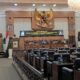 Wakil Bupati Banyuwangi Ir. Mujiono membacakan nota jawaban eksekutif dalam rapat paripurna