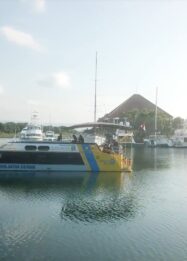 Kapal Listrik Mewah Hadir di Pantai Boom Banyuwangi