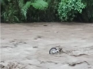 motor korban hanyut saat banjir sungai Badeng songgon