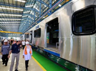 Bupati Banyuwangi, Ipuk Fiestiandani Kunjungi Pabrik Kereta INKA Ketapang