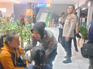 Polwan Polresta Banyuwangi Lakukan Trauma Healing untuk korban KMP Tunu Pratama
