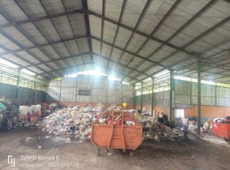 Warga Keluhkan Bau Menyengat Akibat dari Tumpukan Sampah di TPS 3R Tumpang