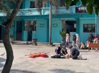Simulasi Kebakaran Warnai MPLS, PMR Wira SMK 01 Diponegoro Jember
