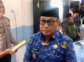Wakil Bupati Banyuwangi H. Mujiono saat memberikan keterangan kepada wartawan usai peresmian SPPG di Blimbingsari