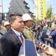 Ratusan buruh tambang bersama kuasa hukum mengantarkan surat pengaduan ke Polresta Banyuwangi