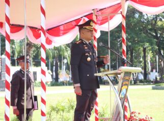 Kapolresta Banyuwangi, Kombes Pol Rama Samtama Putra, S.I.K., M.Si., M.H., bertindak langsung sebagai inspektur upacara