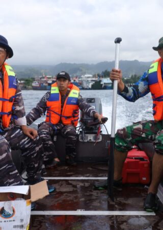 Lanal Banyuwangi Kerahkan Kekuatan Penuh Bantu Evakuasi Korban Tenggelamnya KMP Tunu Pratama Jaya