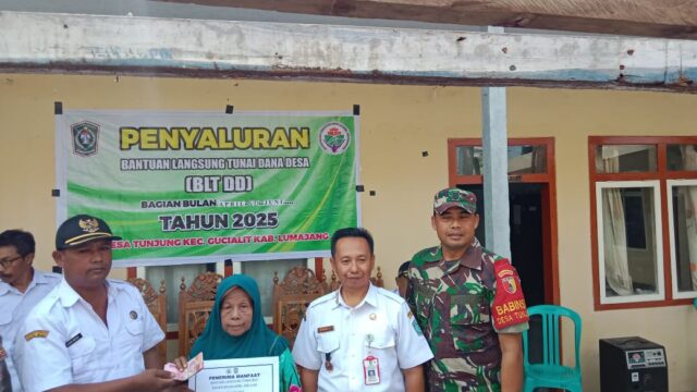 Pemdes Tunjung Salurkan BLT Dana Desa Tahap Kedua kepada 20 KPM