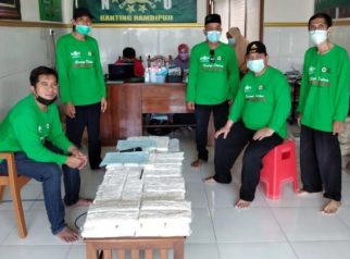 Relawan PMI Jember dari Ormas NU