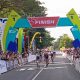 Pembalap Jeroen Meijer saat melintasi garis finis etape pertama Tour de Banyuwangi Ijen 2025.