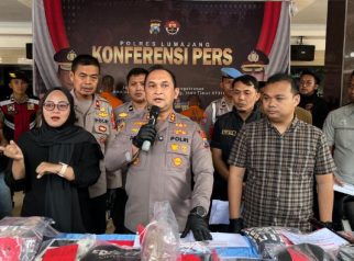 Kapolres Lumajang Gelar Konferensi Pers Penangkapan 3 oknum LSM Peras Kepala Desa