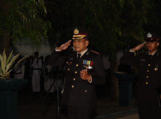 Kapolresta Banyuwangi Kombes Pol Rama Samtama Putra memimpin Apel Kehormatan dan Renungan Suci di Taman Makam Pahlawan