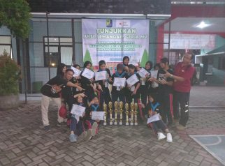PMR SMPN 1 Jember Raih Juara Umum Lomba Kepalangmerahan 2025
