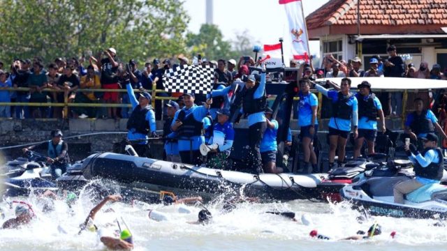 Wakasal Lepas 900 Perenang Fin Swimming Piala Kasal 2025 di Selat Madura