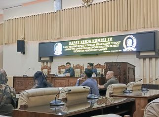 Rapat hearing DPRD Banyuwangi bersama warga dan DLH terkait TPS Kedungrejo