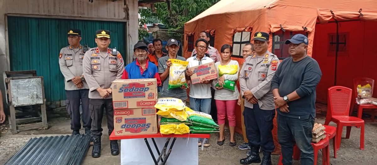 Kapolsek Medan Area Salurkan Bantuan untuk Korban Kebakaran di Jalan Denai