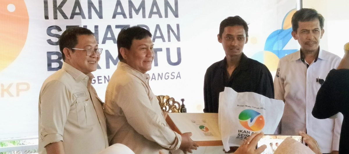 Suasana kegiatan Bulan Mutu 2025 di Banyuwangi bersama pelaku usaha perikanan. Judul Gambar: Kegiatan Bulan Mutu Perikanan 2025