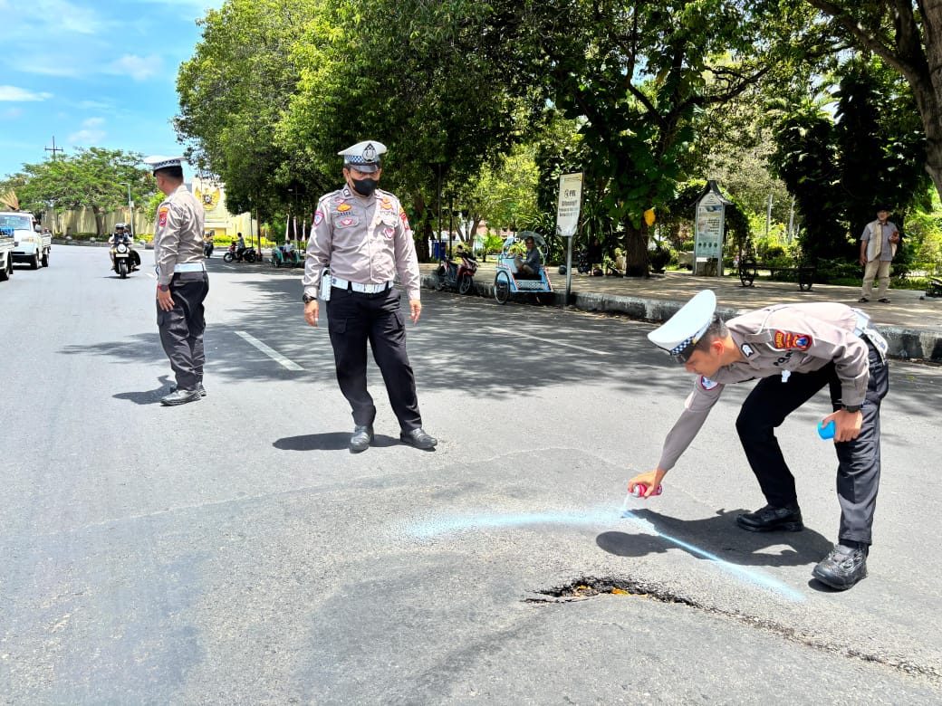 Satlantas Banyuwangi Gelar Patroli Jalan Berlubang