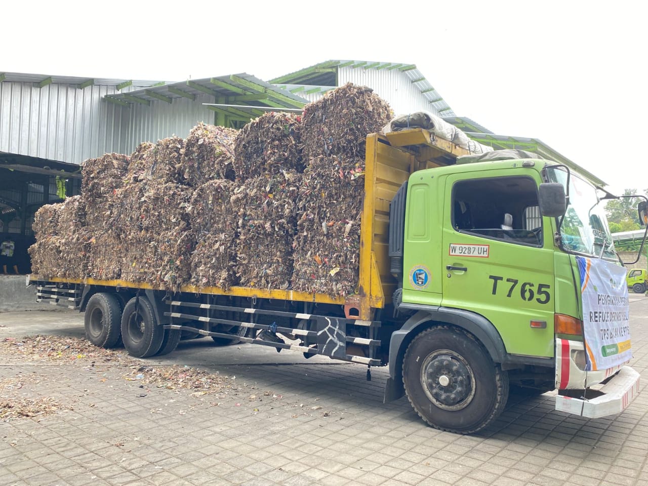 TPS3R Banyuwangi Sukses Ubah Sampah Plastik Jadi Bahan Bakar Alternatif