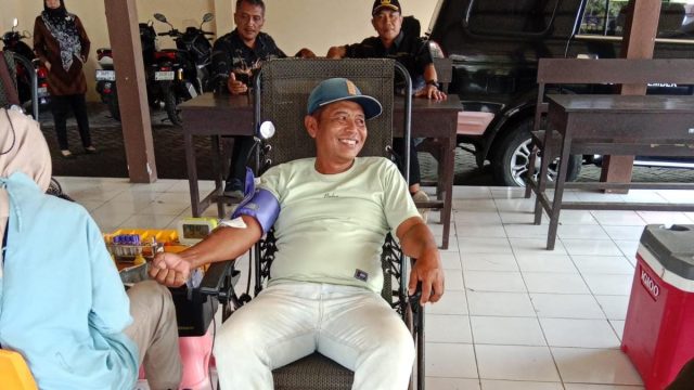 gerakan kemanusiaan melalui kegiatan donor darah yang digelar di Balai Desa Karangduren