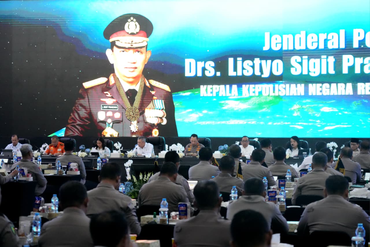 Polri Optimalkan Hotline 110 Selama Natal 2025 dan Tahun Baru 2026