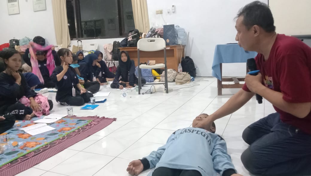 PMI Jember Bekali Anggota Baru PMR Madya SMPN 4 Tanggul Lewat Diklatsar Kepalangmerahan