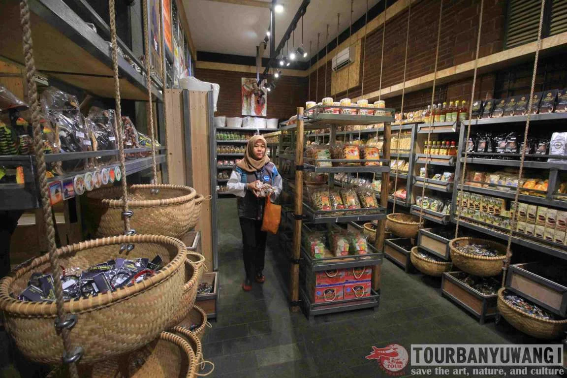 Integrasi Pusat oleh-oleh Banyuwangi dengan Wisata Alam