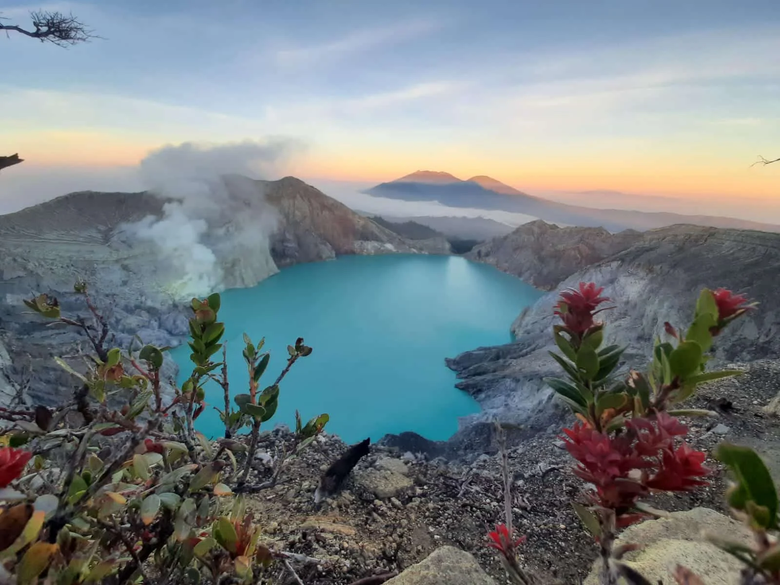 Lokasi foto sunrise di Kawah Ijen: Panduan lengkap