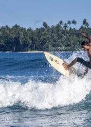 Review papan selancar untuk ombak G-Land: Kriteria Utama yang Harus Diperhatikan