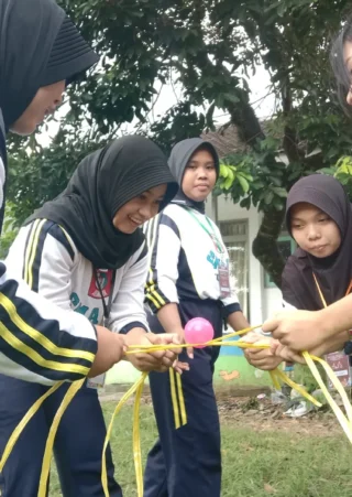 PMR SMAN 2 Jember Ikuti Diklat di PMI,