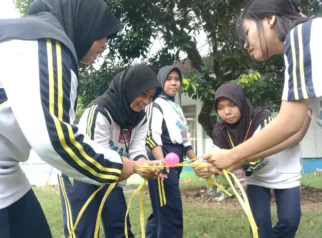 PMR SMAN 2 Jember Ikuti Diklat di PMI,