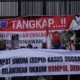 Ratusan Massa Demo di DPR dan Mabes Polri