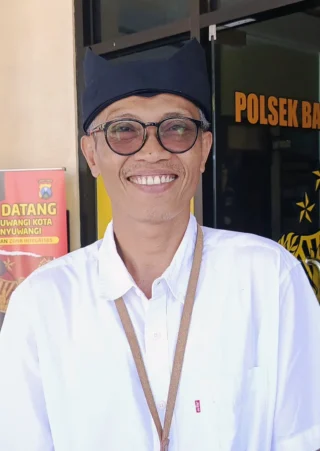 Direktur Utama PUDAM Banyuwangi Abd. Rahman memberikan pernyataan kepada wartawan