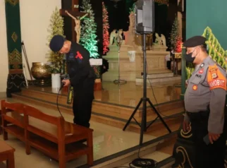 Gegana Polda Metro Jaya Sterilisasi Gereja, 4.500 Polisi Dijaga Agar Paskah 2026 Aman