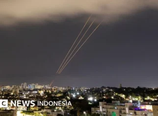 Iran Luncurkan Serangan Rudal ke Tel Aviv, Lebih dari 100 Warga Terluka