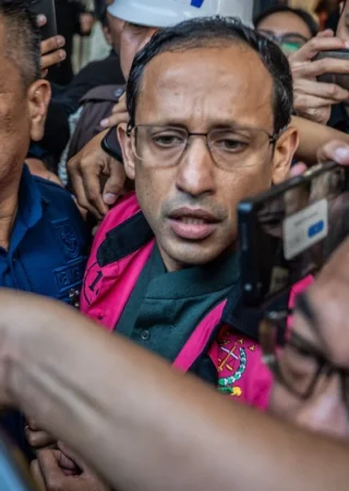 Kontroversi Mantan Anggota DPR: Foto-foto di Sitinjau Lauik dan Dugaan Korupsi di DPRD NTB