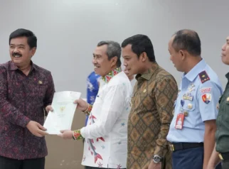 Menteri ATR Serahkan 33 Sertifikat Tanah ke Rumah Ibadah di Sulteng, Sementara Gempa Guncang Gereja di Minahasa