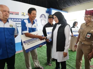 Pemkab Banyuwangi dan PLN Salurkan 50 Sambungan Air Bersih di Kebondalem