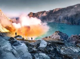 Pengalaman Sunrise di Gunung Ijen