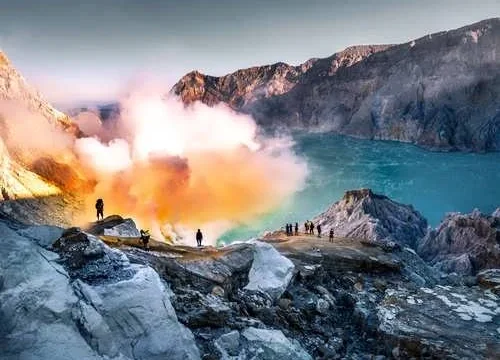 Pengalaman Sunrise di Gunung Ijen