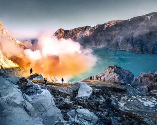 Pengalaman Sunrise di Gunung Ijen