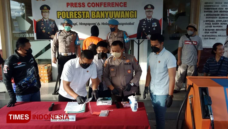 Polresta Banyuwangi Tangkap Tujuh Tersangka Mafia BBM Subsidi dalam Dua Kasus Penimbunan