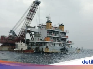 Potongan Tulang Manusia Ditemukan Saat Pengangkatan Bangkai KMP Tunu Pratama Jaya di Selat Bali