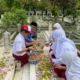 56 Biksu Peserta IWFP Singgah di Banyuwangi, Disambut Tabur Bunga oleh Siswa